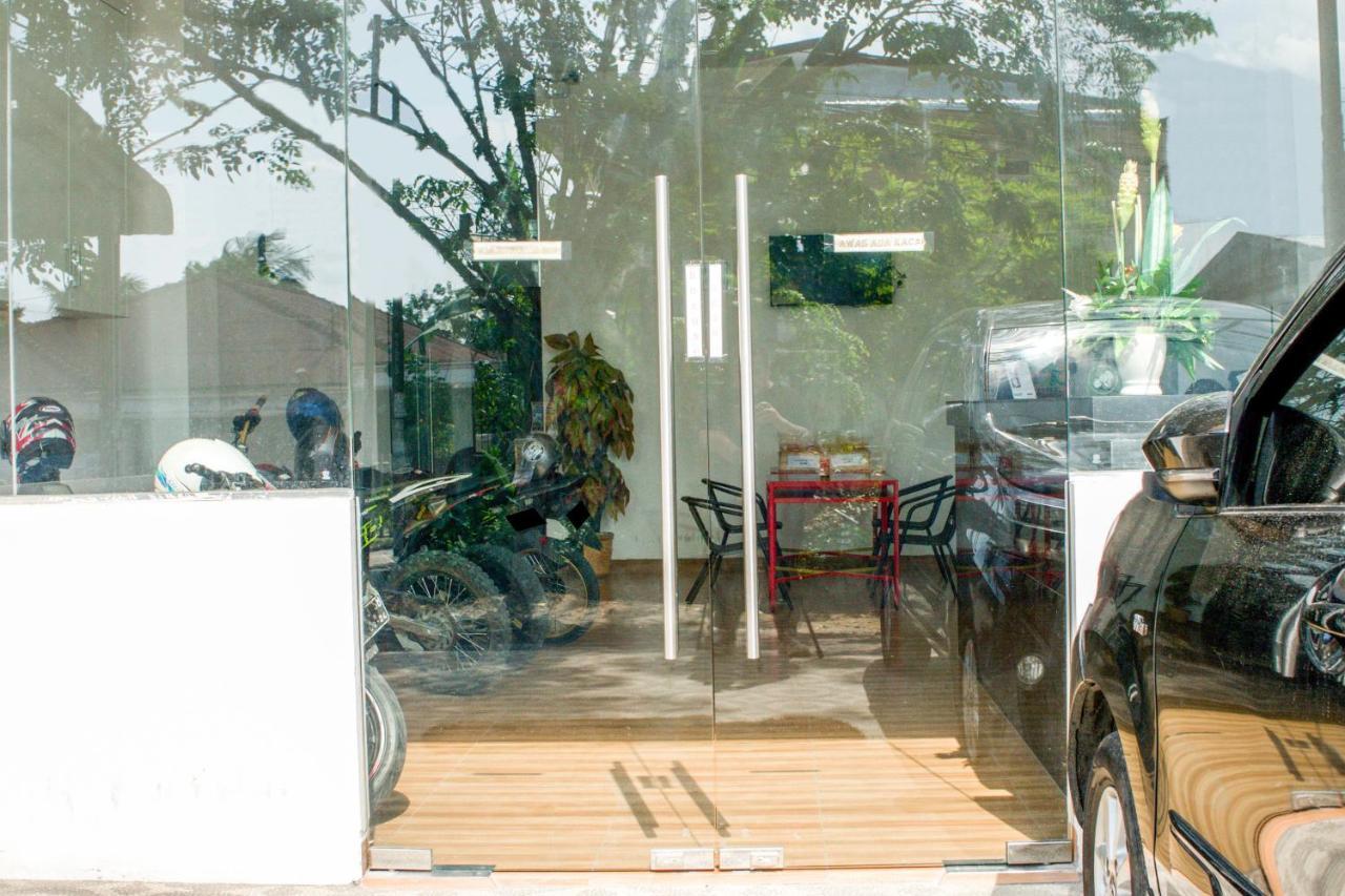 Super Oyo 1183 Papakoel Hotel Medan Exterior photo